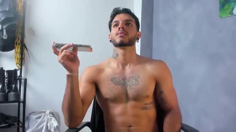 Snapshot of juanbladde chatting on February 5, 2026, 1:05 pm Juan Esteban online show from February 5, 2026, 1:05 pm