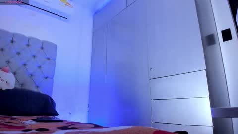 independent model online show from October 16, 2025, 4:46 am