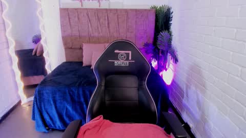 JUANITA online show from October 4, 2025, 11:41 am