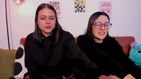 juanitaaa_ online show from June 1, 2026, 4:25 am