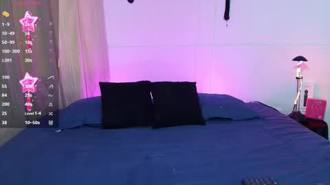 Blue online show from November 5, 2025, 4:07 pm