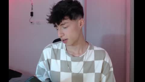 Snapshot of juanmres chatting on November 23, 2025, 11:48 pm juanmres online show from November 23, 2025, 11:48 pm