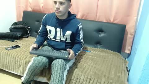 juanperez1999777 online show from September 14, 2025, 10:42 pm