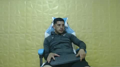 juanperez1999777 online show from September 17, 2025, 10:22 pm