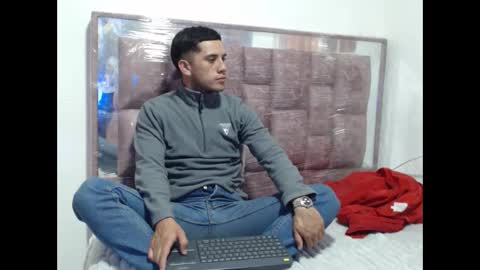 juanperez1999777 online show from September 29, 2025, 9:52 pm