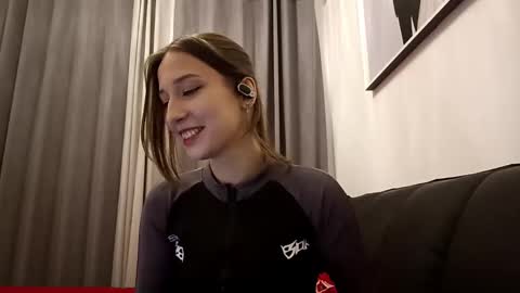 Hi Im Mia 18 years old online show from September 27, 2025, 9:03 am