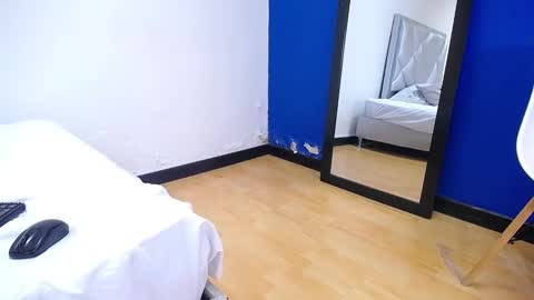 juicy_bignipples18 online show from December 2, 2024, 4:53 pm