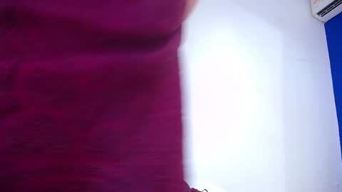 juicy_bignipples18 online show from December 12, 2024, 5:15 pm