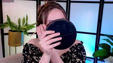 Snapshot of juicy_charm chatting on September 29, 2025, 9:03 am Inner online show from September 29, 2025, 9:03 am