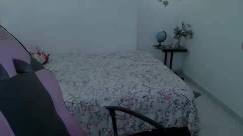 Snapshot of juicy_elenxx chatting on October 5, 2025, 6:06 pm EleN online show from October 5, 2025, 6:06 pm