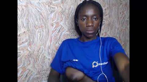 Snapshot of juicyberryx chatting on January 28, 2025, 5:32 am queen online show from January 28, 2025, 5:32 am