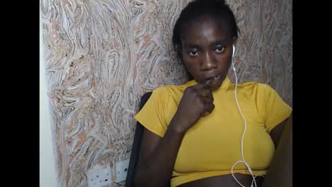 Snapshot of juicyberryx chatting on February 8, 2025, 12:28 am queen online show from February 8, 2025, 12:28 am