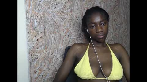 Snapshot of juicyberryx chatting on February 8, 2025, 5:08 pm queen online show from February 8, 2025, 5:08 pm