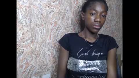 Snapshot of juicyberryx chatting on February 12, 2025, 3:49 pm queen online show from February 12, 2025, 3:49 pm