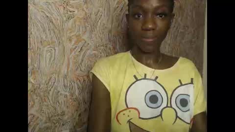 Snapshot of juicyberryx chatting on February 15, 2025, 9:38 am queen online show from February 15, 2025, 9:38 am