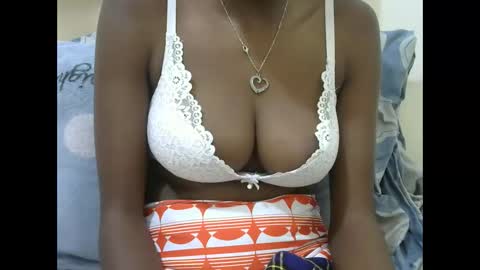 juicyebonitaa online show from November 24, 2025, 7:02 pm