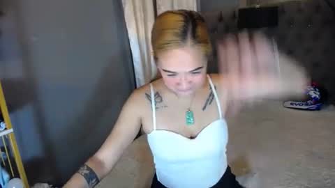 Snapshot of juicyliciousgirl chatting on April 9, 2026, 10:48 pm Den online show from April 9, 2026, 10:48 pm