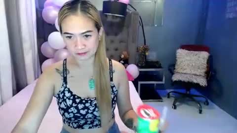 Snapshot of juicyliciousgirl chatting on May 8, 2026, 6:52 am Den online show from May 8, 2026, 6:52 am
