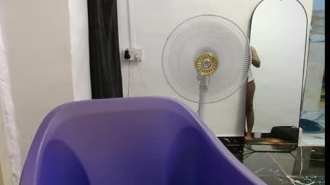 juicyxpink online show from February 23, 2026, 2:42 am