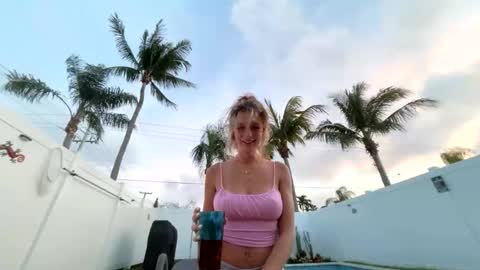 Snapshot of juleeahh chatting on April 5, 2026, 11:46 pm juleeahh online show from April 5, 2026, 11:46 pm