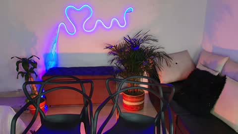 Jules and Gia online show from February 2, 2025, 4:43 pm