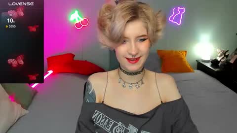 Snapshot of julescrown chatting on October 11, 2025, 12:43 am Jules online show from October 11, 2025, 12:43 am