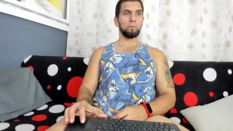 juleslake2 online show from November 1, 2025, 8:55 pm