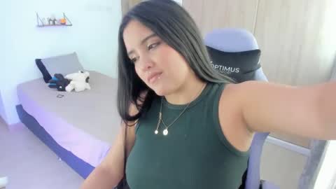 juli_santos_22 online show from December 28, 2024, 3:48 pm