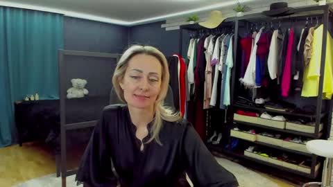 julia__cherry_ online show from March 12, 2026, 4:57 pm