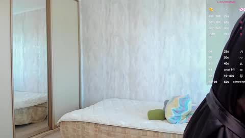 Julia online show from September 27, 2025, 1:43 am