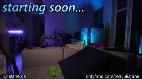 Julia Jane online show from February 6, 2026, 2:49 am