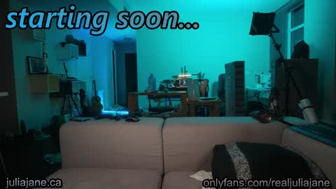 Julia Jane online show from February 15, 2026, 2:41 am