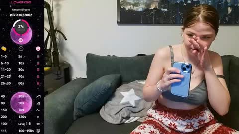 julia_official online show from March 3, 2025, 9:15 pm