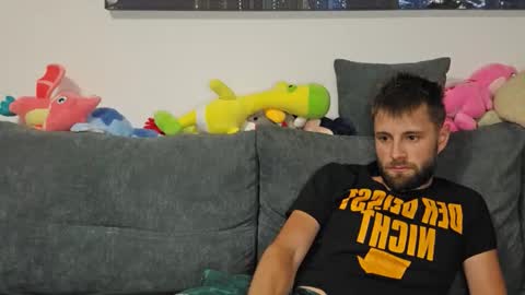 julia_official online show from September 29, 2025, 8:24 pm