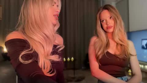 Julia R Le online show from October 21, 2025, 10:43 pm