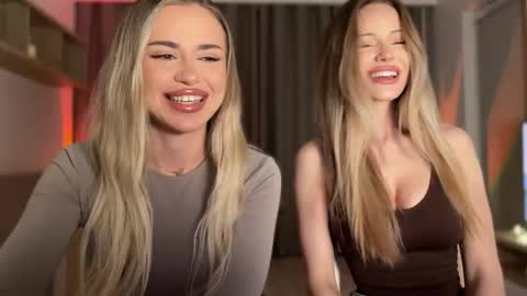 Julia R Le online show from November 4, 2025, 10:42 pm