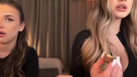 Julia R Le online show from February 5, 2026, 6:23 pm