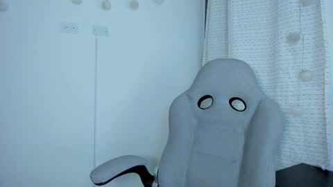 julia_strauns online show from February 11, 2025, 9:53 am