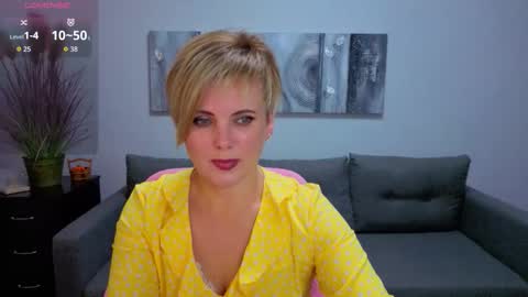 Julia online show from November 15, 2025, 6:44 am