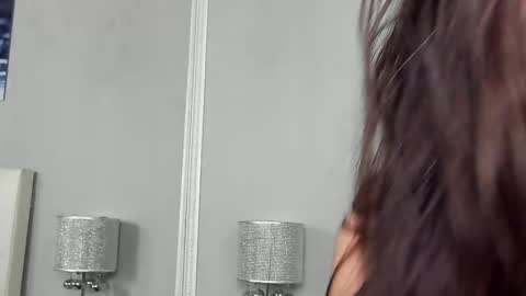 JuliaHunt online show from November 14, 2025, 6:17 pm