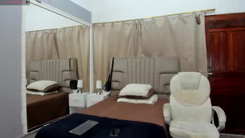 julian billy online show from February 5, 2025, 11:34 am