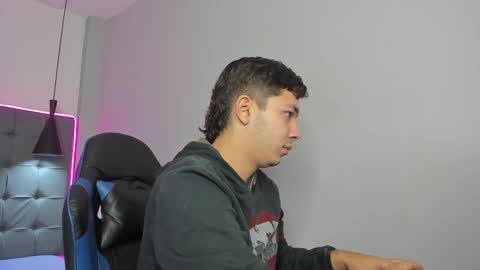 julian_smith21 online show from February 26, 2026, 12:15 pm