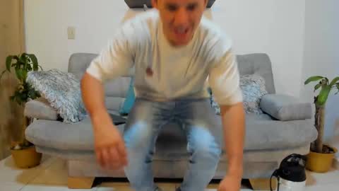 julian_wallace online show from January 21, 2025, 3:26 am