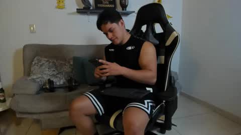 julian_wallace online show from November 27, 2025, 6:21 pm