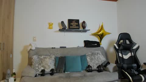 julian_wallace online show from December 15, 2025, 6:12 pm