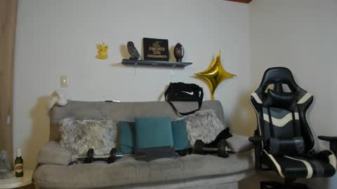 julian_wallace online show from December 18, 2025, 6:36 pm