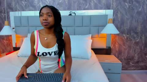juliana_glam online show from May 19, 2026, 2:23 pm