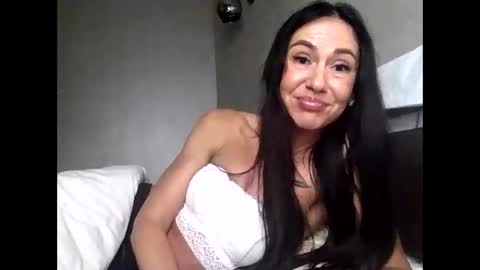 julianagold1 online show from October 20, 2025, 9:04 pm