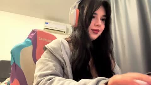 MIa online show from May 22, 2026, 9:15 am
