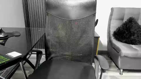 Julian online show from March 4, 2025, 2:17 am